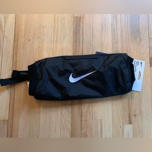 NWT Nike Therma-Fit Handwarmer